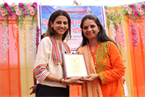 Yogita receiving the award from MNSCT